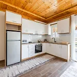 Apartament Hillside 2 By Pikhost Gjirokastra