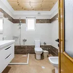 Apartament Hillside 2 By Pikhost Gjirokastra