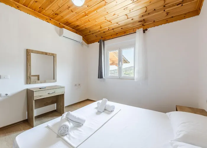 Hillside 2 By Pikhost Appartement