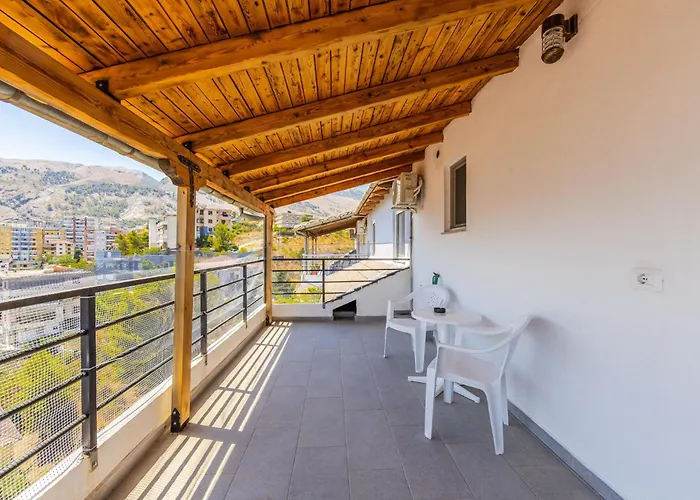 Hillside 2 By Pikhost Appartement